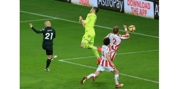 Manchester City wygrywa dwa kolejne zwycięstwa w Manchesterze United