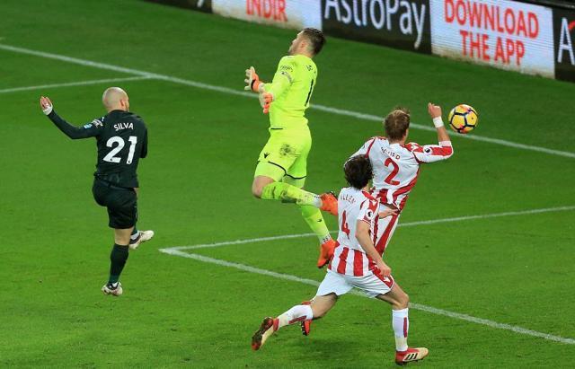 Manchester City wygrywa dwa kolejne zwycięstwa w Manchesterze United