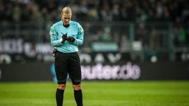 Bibianna zmieniona na asystenta odtwarzania wideo